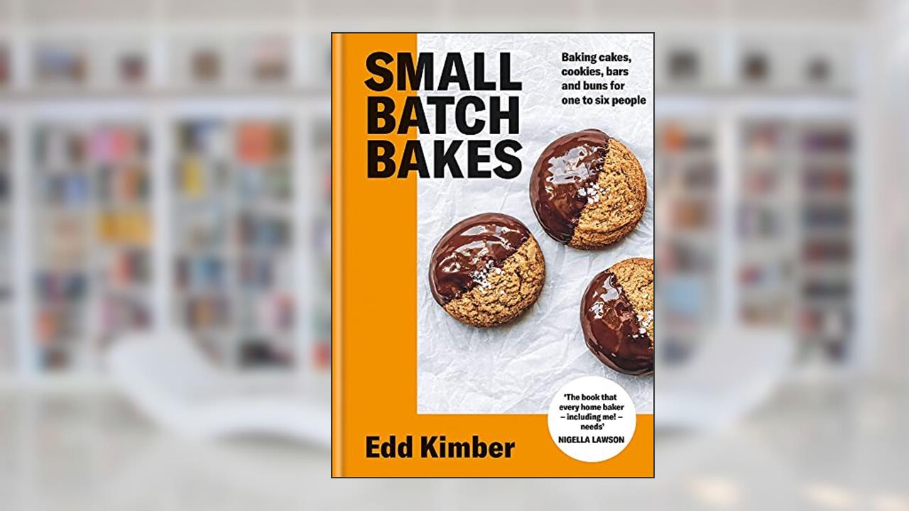 Small Batch Bakes: Baking cakes, cookies, bars and buns for one to six people, written by Edd Kimber